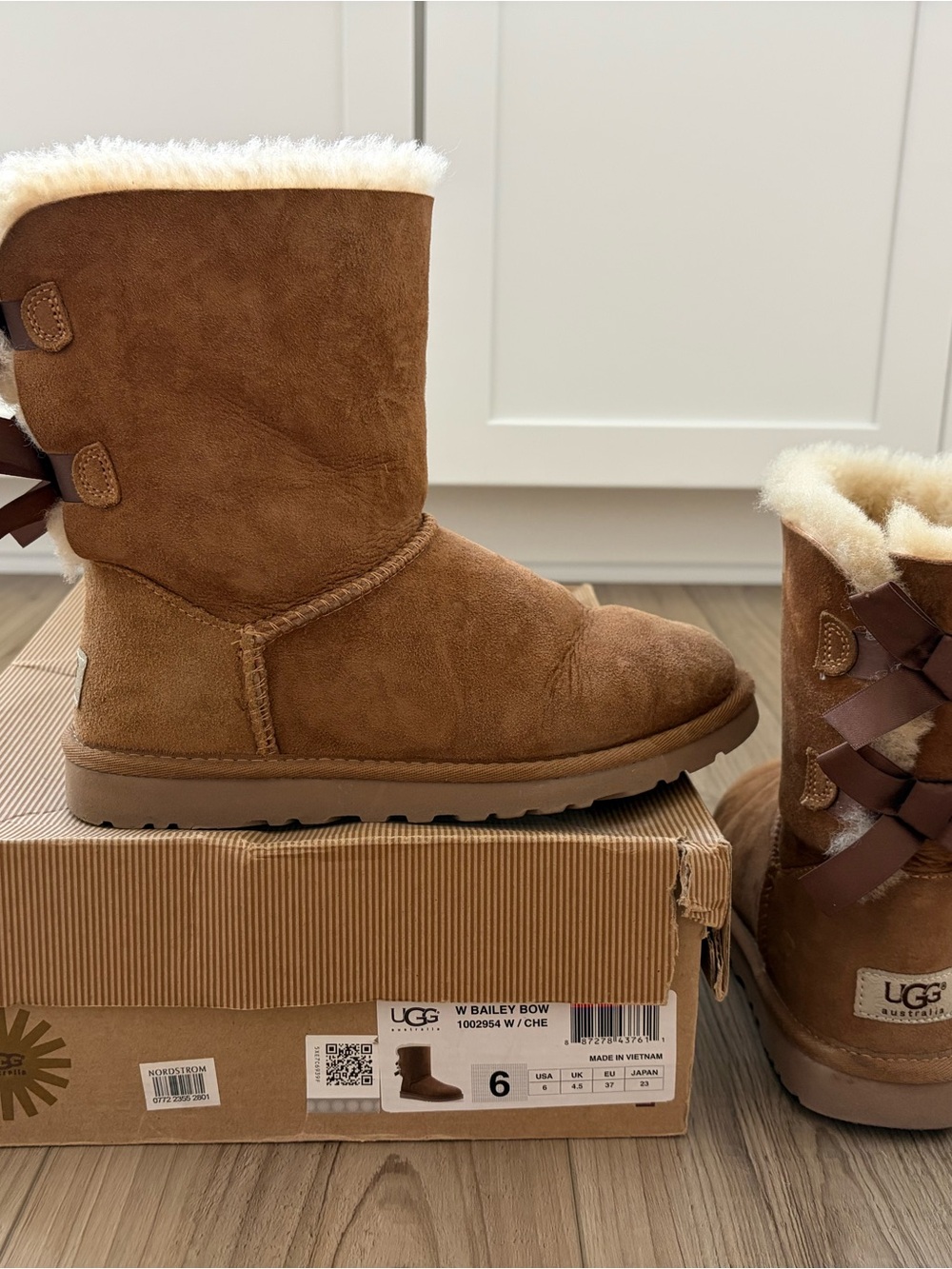 UGG Bailey Bow Short Boot - Chestnut Suede